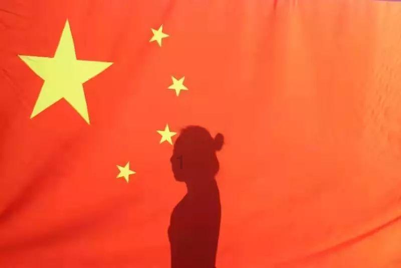 潜水与核心力量:水下运动如何强化核心肌群,提升稳定性?