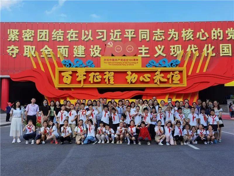 土味究竟有多流行，为何巴黎世家也要来触碰土味？游戏画面